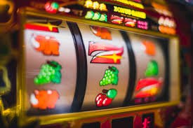 Kasino777 တိုက်ရိုက်ကာစီနို တွင် real dealer နှင့် Baccarat ကစားနေသော Myanmar ကစားသမား